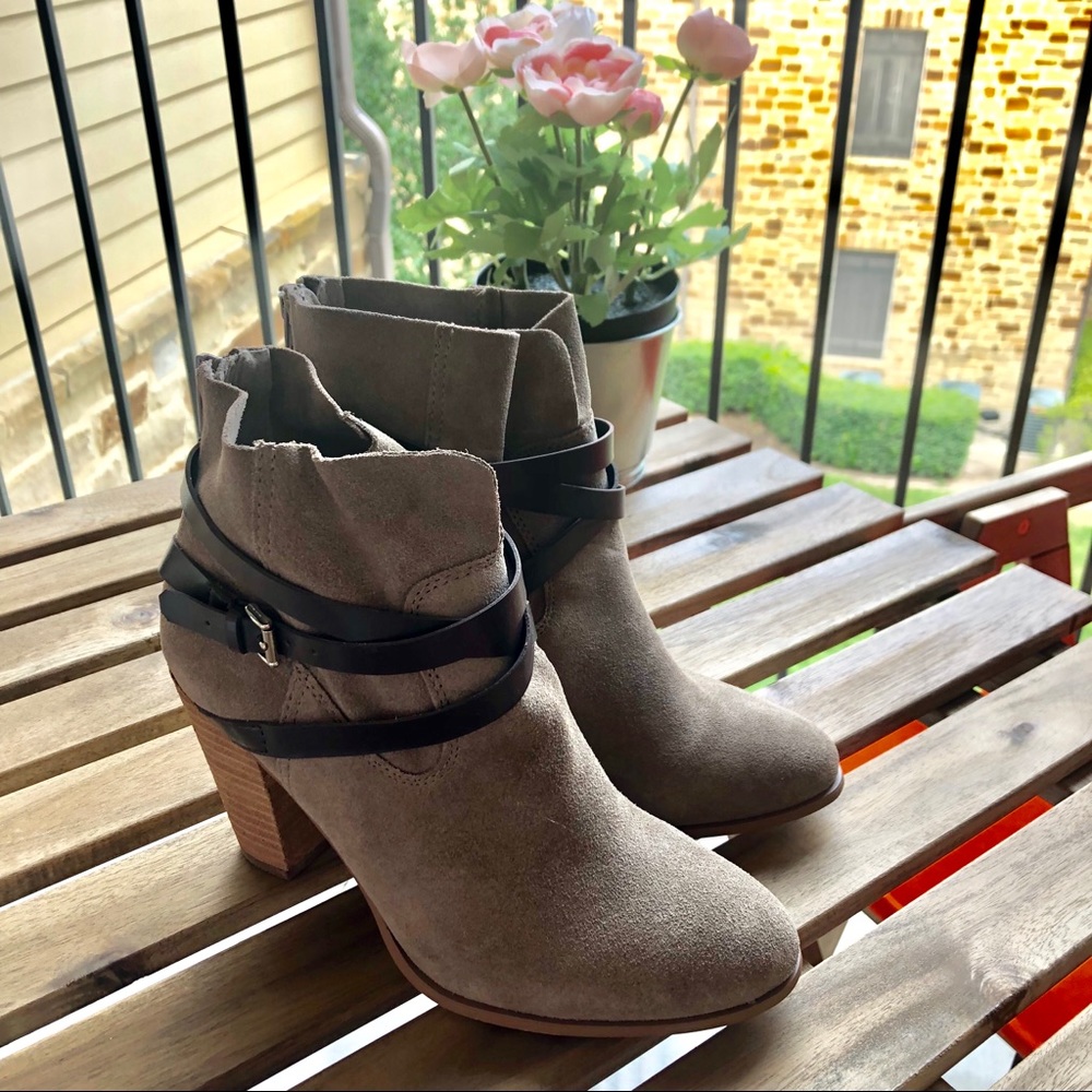 Carlos by Carlos Santana Miles Ankle Boots, 7.5M